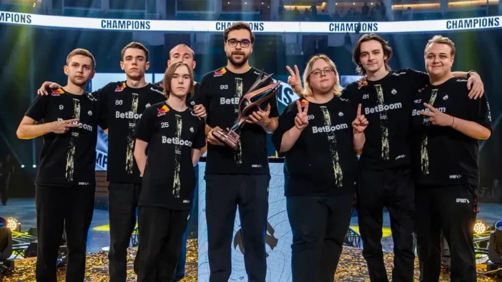 Equipe Spirit celebra a vitória sobre Astralis e conquista o segundo troféu do ano. Reprodução: GosuGamers