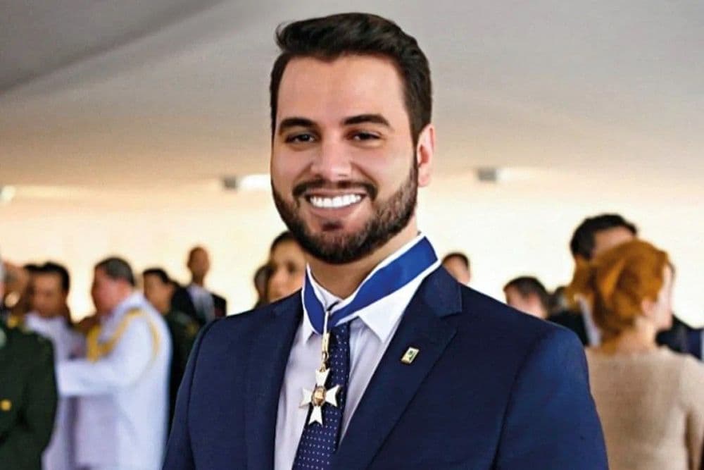 Interrogatório de Filipe Martins, ex-assessor de Jair Bolsonaro, começa hoje em caso de trama golpista. Reprodução: Globo