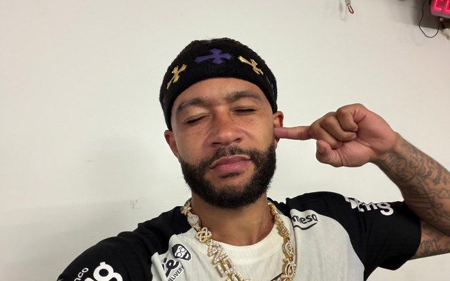 Memphis Depay em coletiva, detona críticos que atacam o Corinthians. Reprodução: Esporte