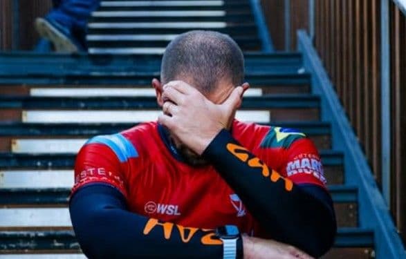 Alejo Muniz vence disputa pela permanência no Championship Tour após momentos de incerteza na WSL. Reprodução: Globo