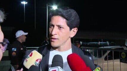 Cano concede entrevista no Galeão antes do embarque do Fluminense para a Copa do Mundo de Clubes. Reprodução: Globo