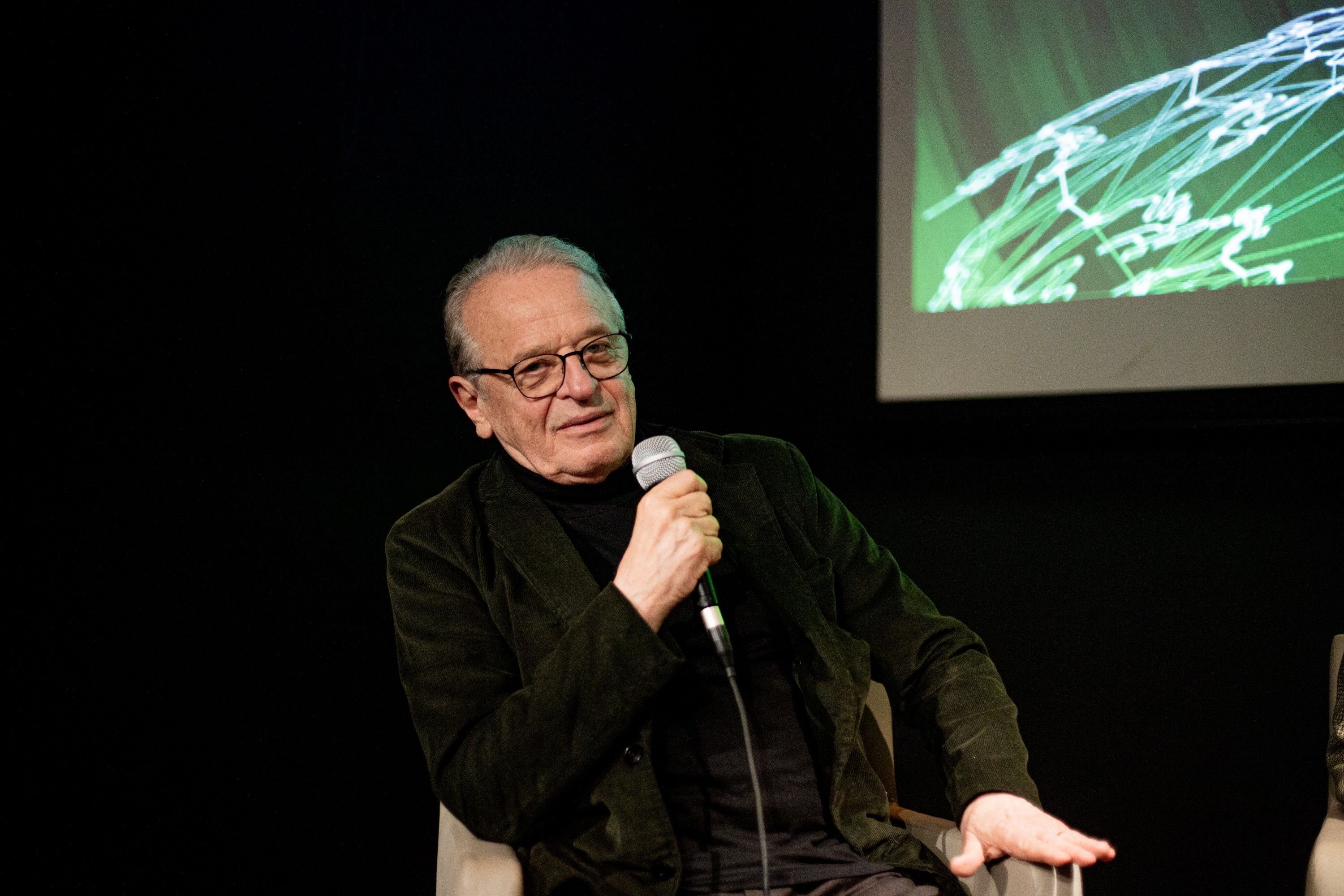 Tarso Genro, ex-ministro de Lula, em entrevista sobre criminalidade e problemas sociais. Reprodução: Oglobo