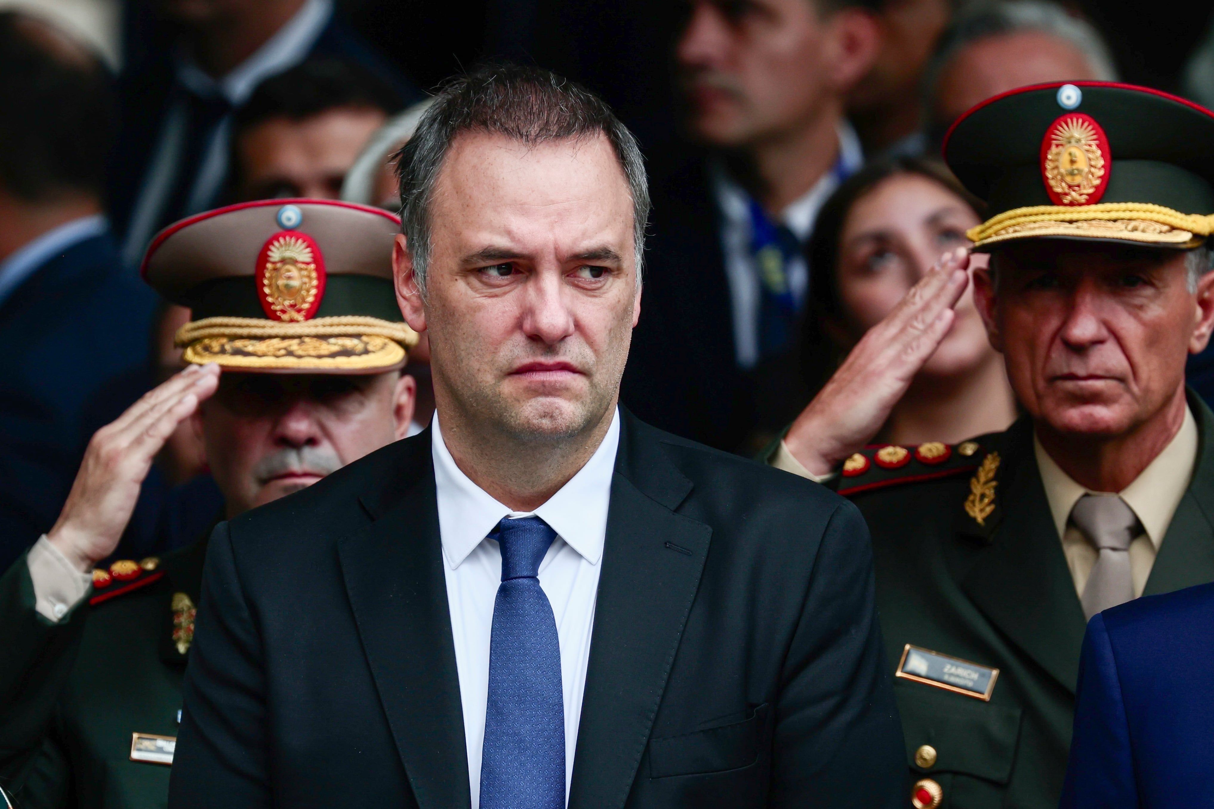 Manuel Adorni, porta-voz de Milei, emudecido diante dos escândalos.. Reprodução: Elpais