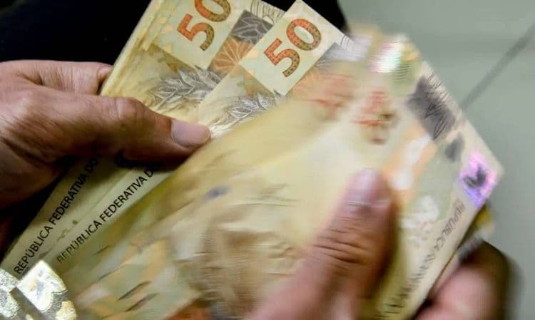 Gasto público com juros atinge recorde histórico em 2024