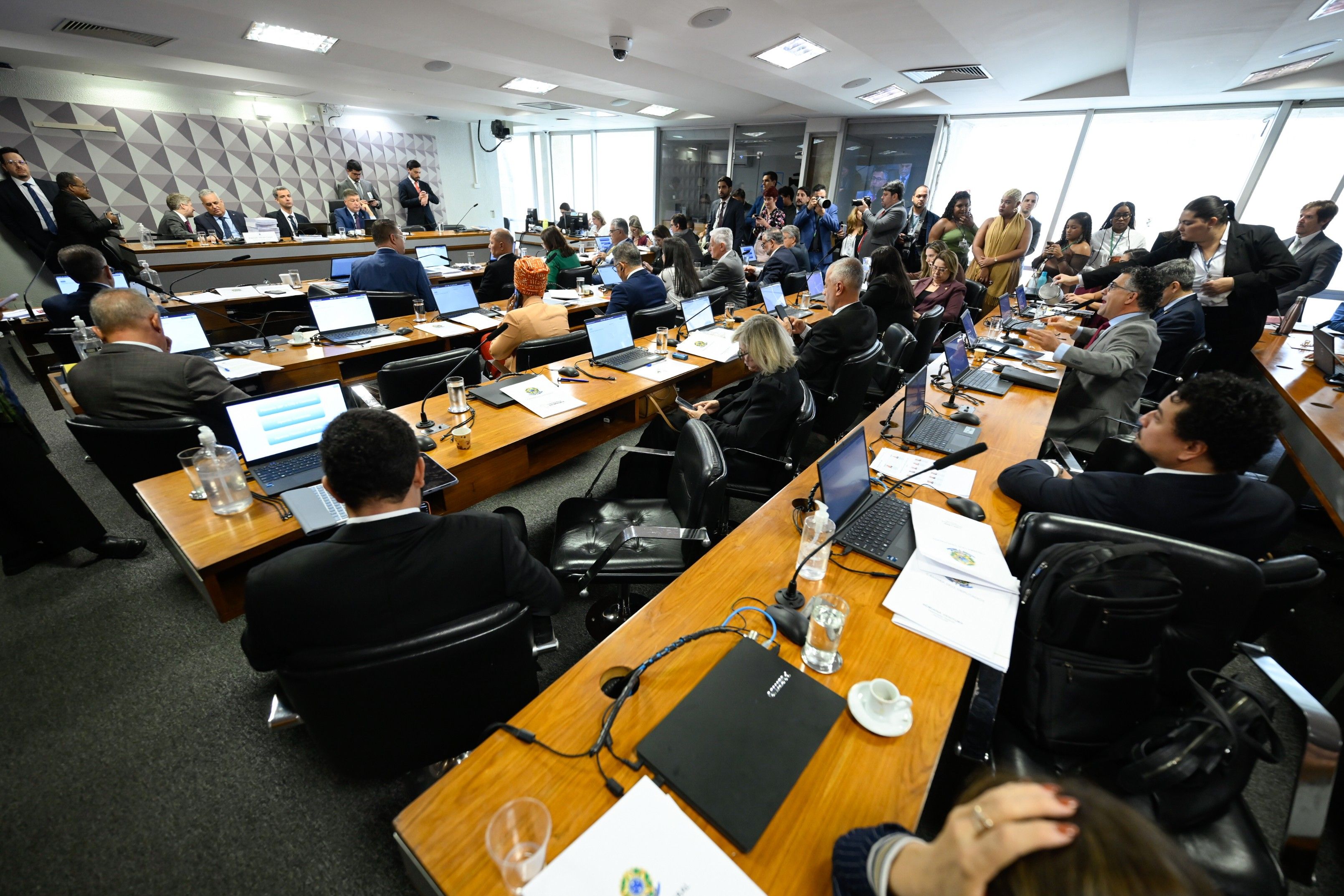 Membros da CPI do INSS em bate-boca na reta final sobre relatórios.. Reprodução: Oglobo