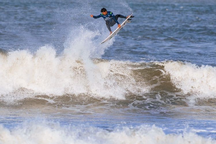 Yago Dora vence Ítalo Ferreira e conquista título em Peniche