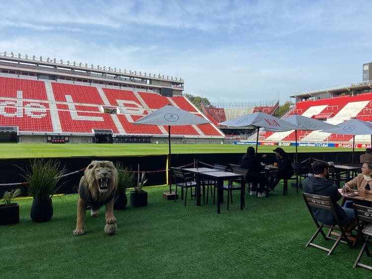 Torcida se prepara para grande festa no estádio Jorge Luis Hirsch em busca de reabilitação na Libertadores. Reprodução: Globo