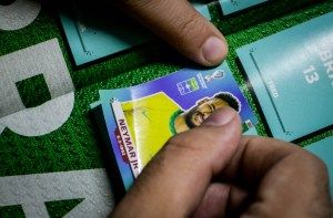 Panini “erra” 5 nomes no álbum e tem menor índice de acerto com o Brasil em 40 anos