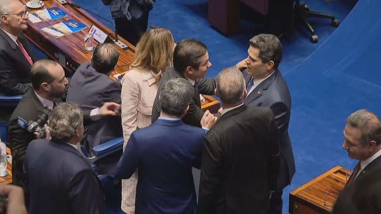 Hugo Motta e Davi Alcolumbre se encontram no Senado