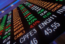 Ibovespa sobe e dólar cai após declarações de Haddad