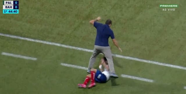 Os lances mais comentados do futebol brasileiro ganham destaque nas redes sociais.; Reprodução: Globo