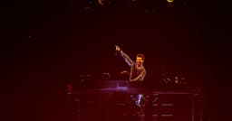 DJ Alok anima o público com seus beats eletrônicos no Coachella. Reprodução: Reuters