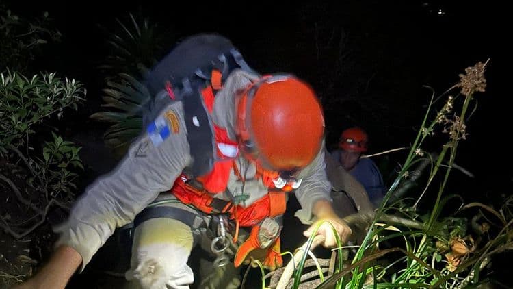 Equipe de resgate opera em condições adversas na Serra dos Órgãos. Reprodução: Autor Desconhecido