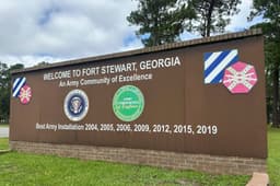 Sargento Quornelius Radford é acusado de atirar em cinco colegas em Fort Stewart.; Reprodução: AP Photo/Russ Bynum