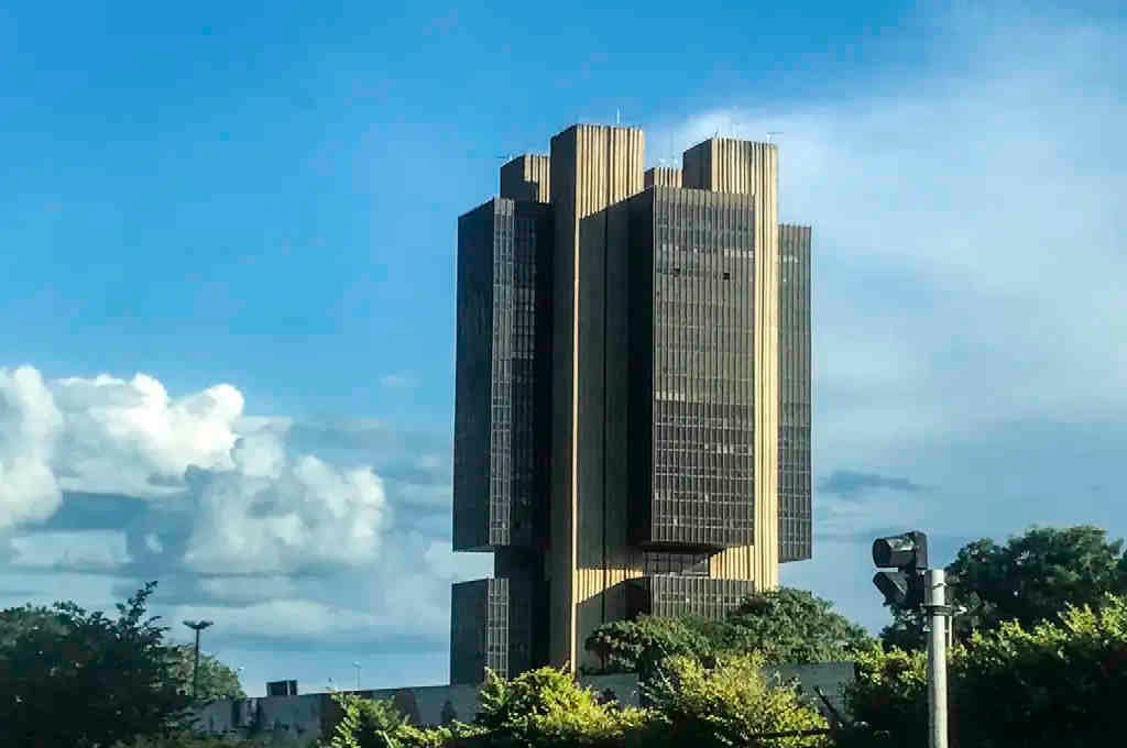 Déficit primário dispara para R$ 80,7 bilhões em março e supera projeção do mercado