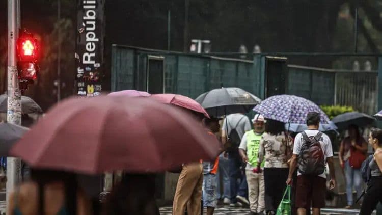 Frente fria avança pelo Brasil, afetando Sul, Centro-Oeste e Sudeste. Reprodução: iG