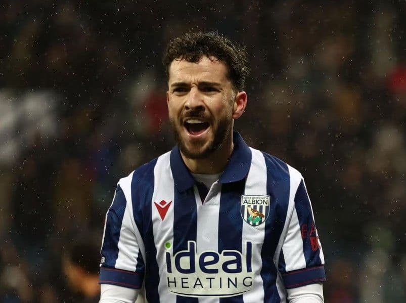 Michael Johnston brilha com duas assistências na vitória do West Bromwich sobre o Wrexam na Championship.; Reprodução: Globo