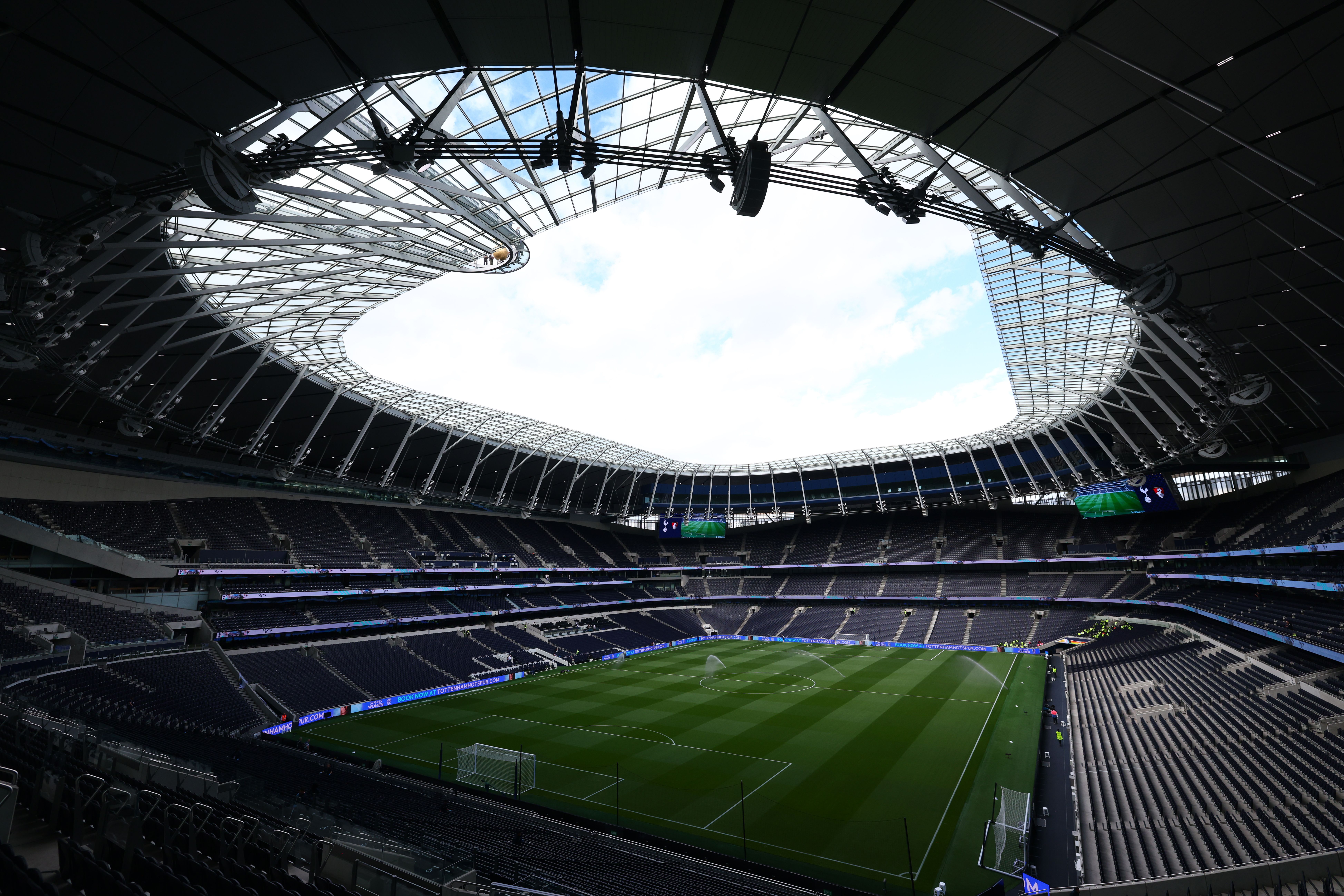 Jogos de hoje, segunda, 11 de maio: onde assistir futebol ao vivo e horários - Foto: VEJA