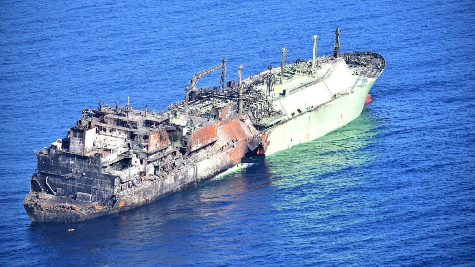 [Metanero russo à deriva no Mediterrâneo após ataque com drones, Líbia não consegue controlá-lo devido ao temporal]. Reprodução: Elpais