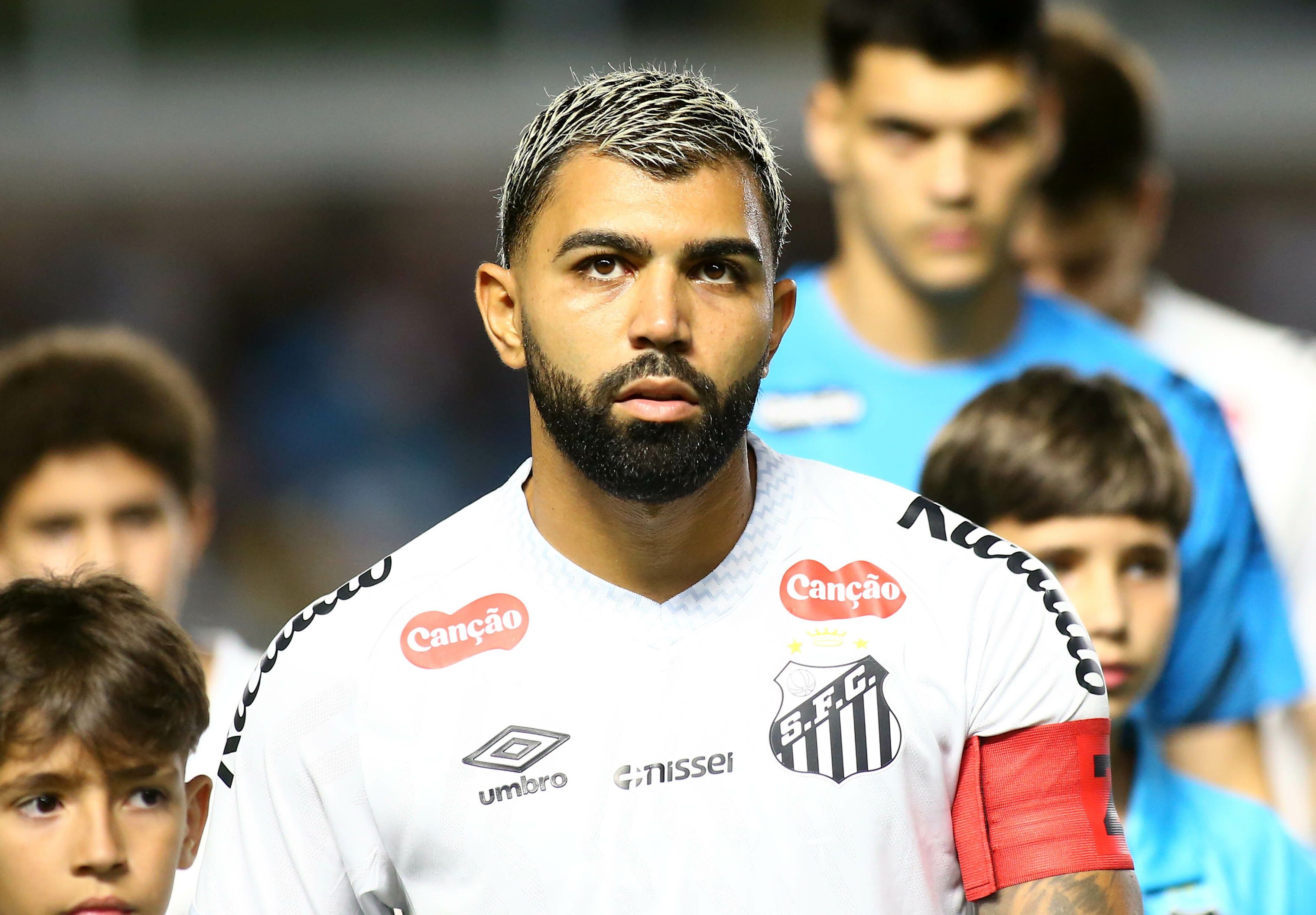 [Gabigol analisa o empate do Santos em meio a protestos.]. Reprodução: Ge