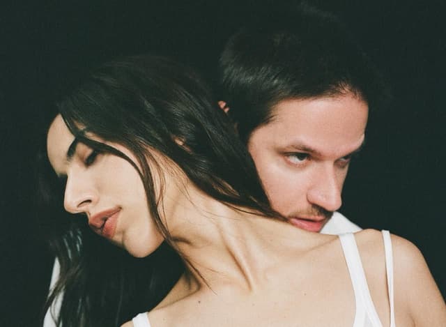 Rubel e Marina Sena lançam regravação da canção 'Carta de Maria', unindo estilos distintos. Reprodução: Marina Zabenzi