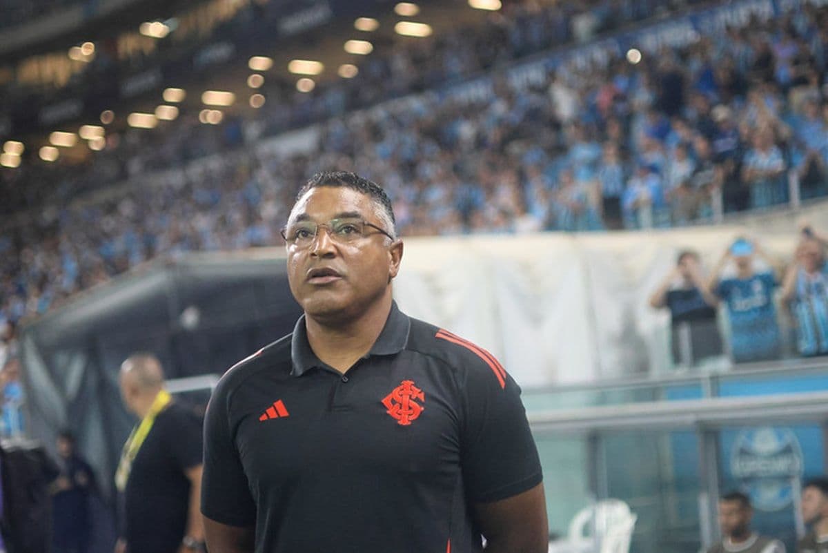 Treinador do Internacional expulso após auxiliar ser punido