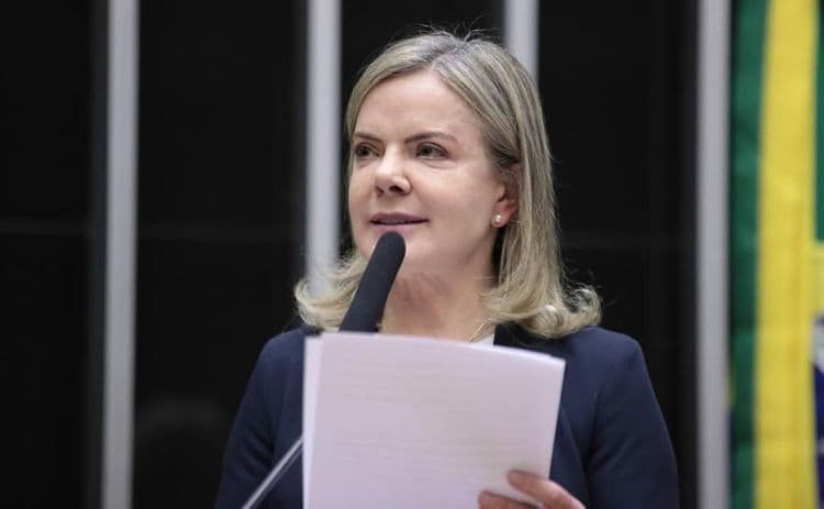 PT discute novo presidente interino após saída de Gleisi