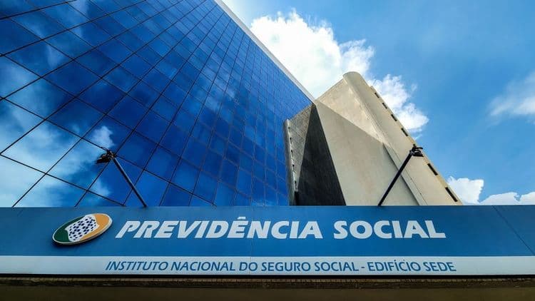 Débora Floriano é favorita para cargo, mas enfrenta pressão por nome político. Reprodução: CNN Brasil