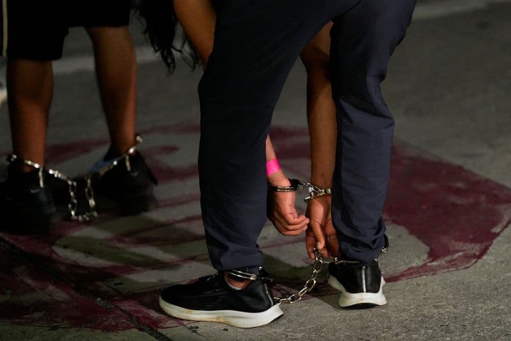 Diplomatas dos EUA são instruídos a negociar a aceitação de deportados com países da África e Ásia Central.; Legenda da imagem. Reprodução: Globo