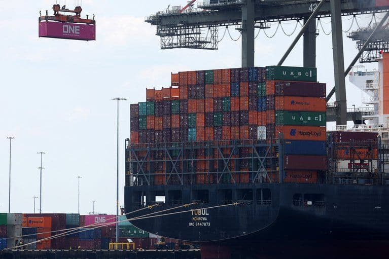 Déficit Comercial dos EUA Atinge US$ 98,43 Bilhões em Dezembro