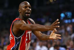 Ex-jogador da NBA preso por agressão à namorada