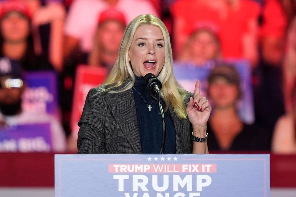 Governo Trump processa Califórnia por permitir participação de atletas trans em competições femininas. Reprodução: AP
