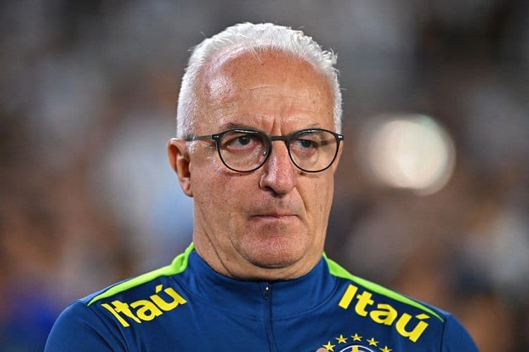 Treinador se reúne com advogados para discutir termos do contrato e avanços no projeto esportivo. Reprodução: Globo