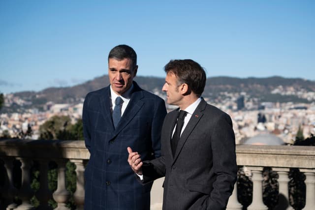 Presidentes Pedro Sánchez e Emmanuel Macron visitam o Museu Nacional de Arte da Catalunha. Reprodução: El País