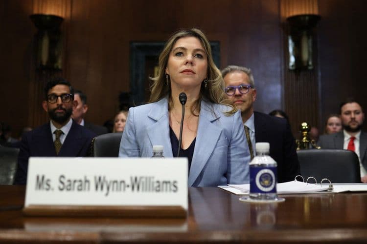 Sarah Wynn-Williams, ex-diretora do Facebook, fala sobre seu livro revelador. Reprodução: TechCrunch