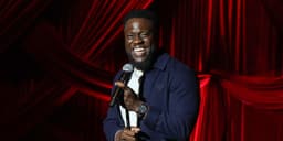 Kevin Hart se apresenta no Coramino Live Lounge, em Los Angeles, durante sua turnê 'Acting My Age'. Reprodução: Kevin Mazur/Kevin Mazur /Getty Images for Airbnb