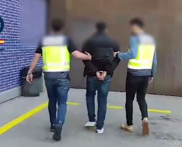 Polícia prende integrante da megabanda Tren de Aragua na Espanha, primeira célula no país. Legenda da imagem. Reprodução: Retorno do item 11