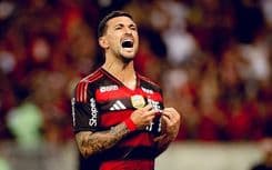 Arrascaeta comemora gol na goleada do Flamengo sobre o Fortaleza por 5 a 0. Reprodução: Adiano Fontes / Flamengo