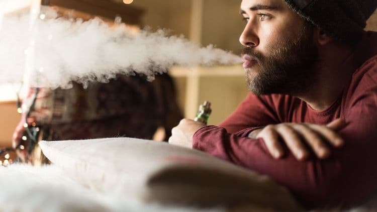 Cigarro eletrônico altera saliva e potencializa doenças