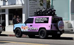 Conceitos do carro elétrico da Slate Auto são exibidos nas ruas da Califórnia. Reprodução: TechCrunch