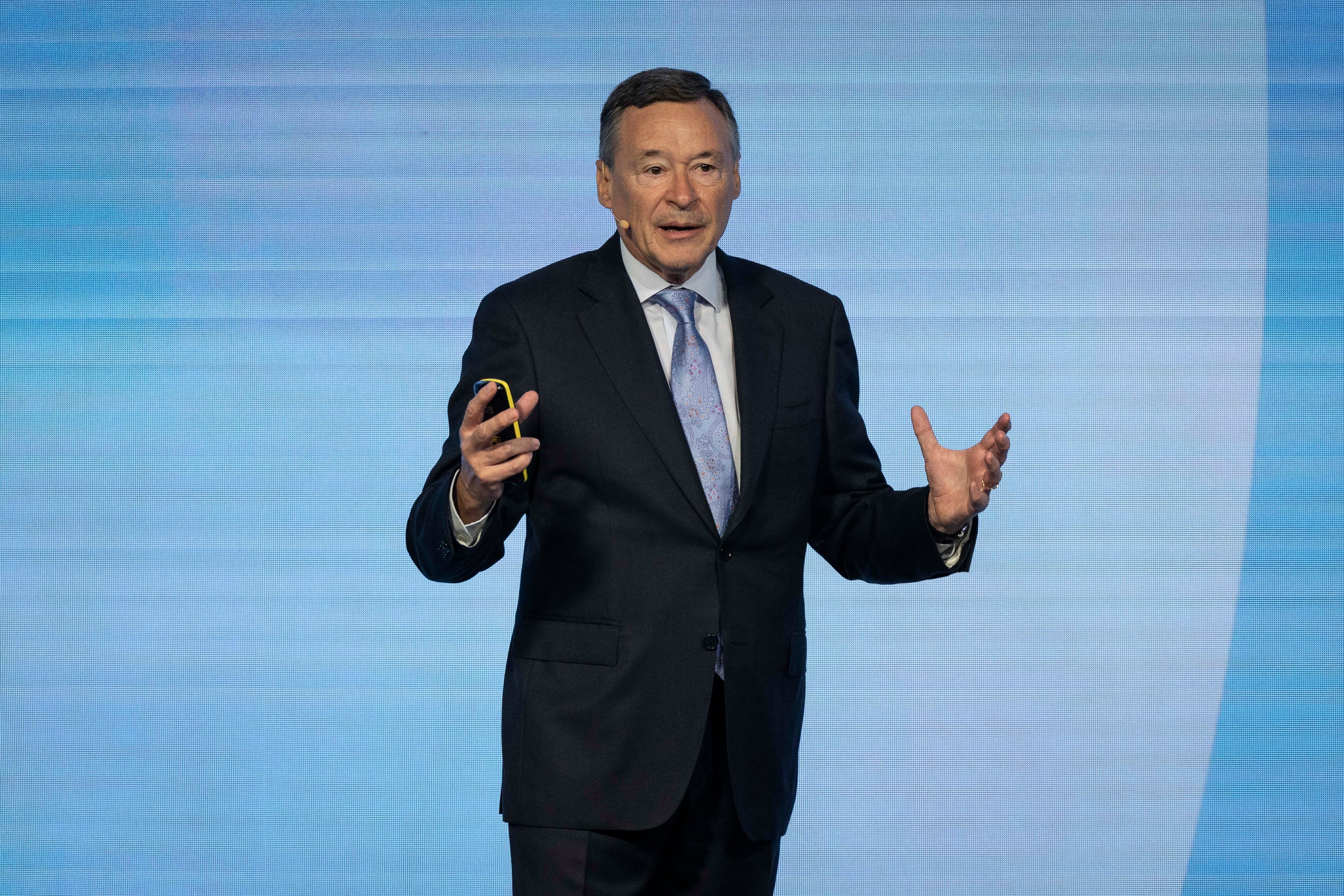 Indra anuncia Ángel Simón como presidente não executivo e promove De los Mozos a primeiro executivo.. Reprodução: Elpais