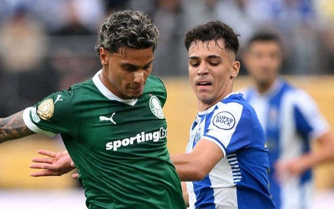 Palmeiras tenta marcar durante partida emocionante contra o Porto. Legenda da imagem. Reprodução: iG.