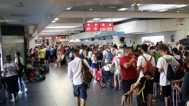 Equipes de resgate atendem comandante que passou mal durante voo de Dublin. Reprodução: ig.com.br
