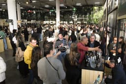 Participantes da 12ª edição do Vinhos de Portugal degustam rótulos no Salão de Degustação em São Paulo.; Reprodução: O GLOBO