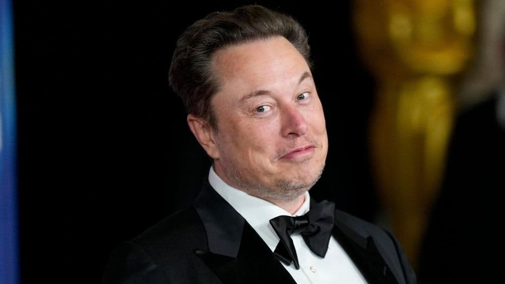 O chatbot Grok, de Elon Musk, enfrenta polêmica após um lançamento atribulado. Reprodução: Gizmodo