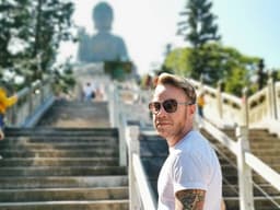 Andre Neveling, expatriado há 10 anos, vive sem lar fixo, em Hong Kong. Reprodução: Andre Neveling