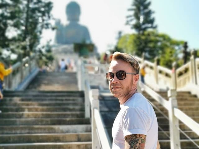 Andre Neveling, expatriado há 10 anos, vive sem lar fixo, em Hong Kong. Reprodução: Andre Neveling