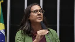 Deputada solicita prisão de Bolsonaro após ato no Rio