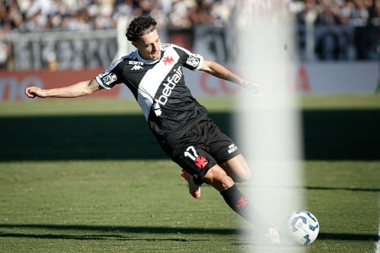 Nuno Moreira, jogador, em ação durante partida do time treinado por Felipe Maestro. Reprodução: Globo