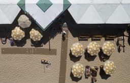 Quiosques de Ipanema são alvo de ação do MPF por ocupação irregular da faixa de areia. Reprodução: Globo